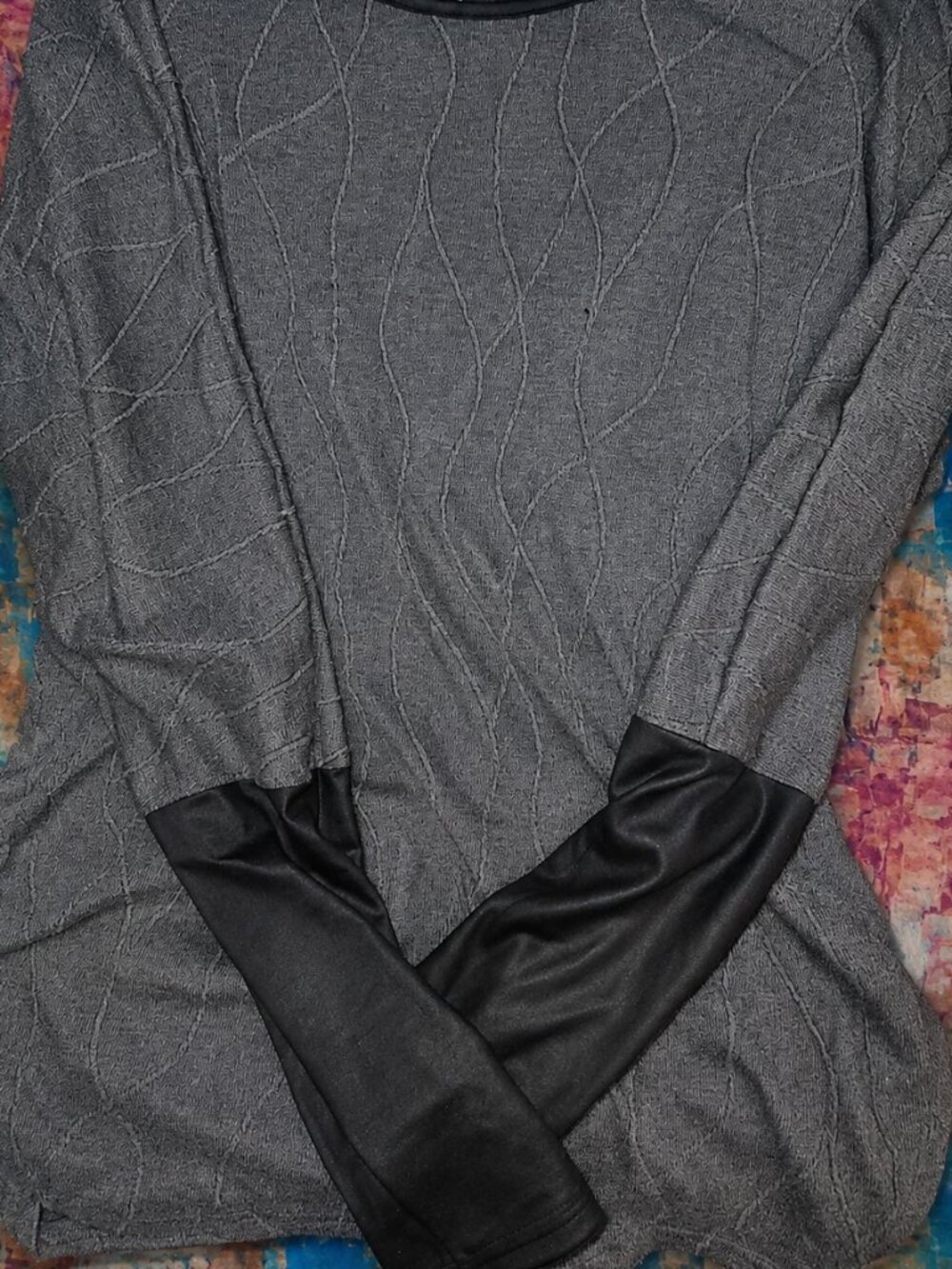 Stormy Chic — UK2LA textured top 🩶🖤